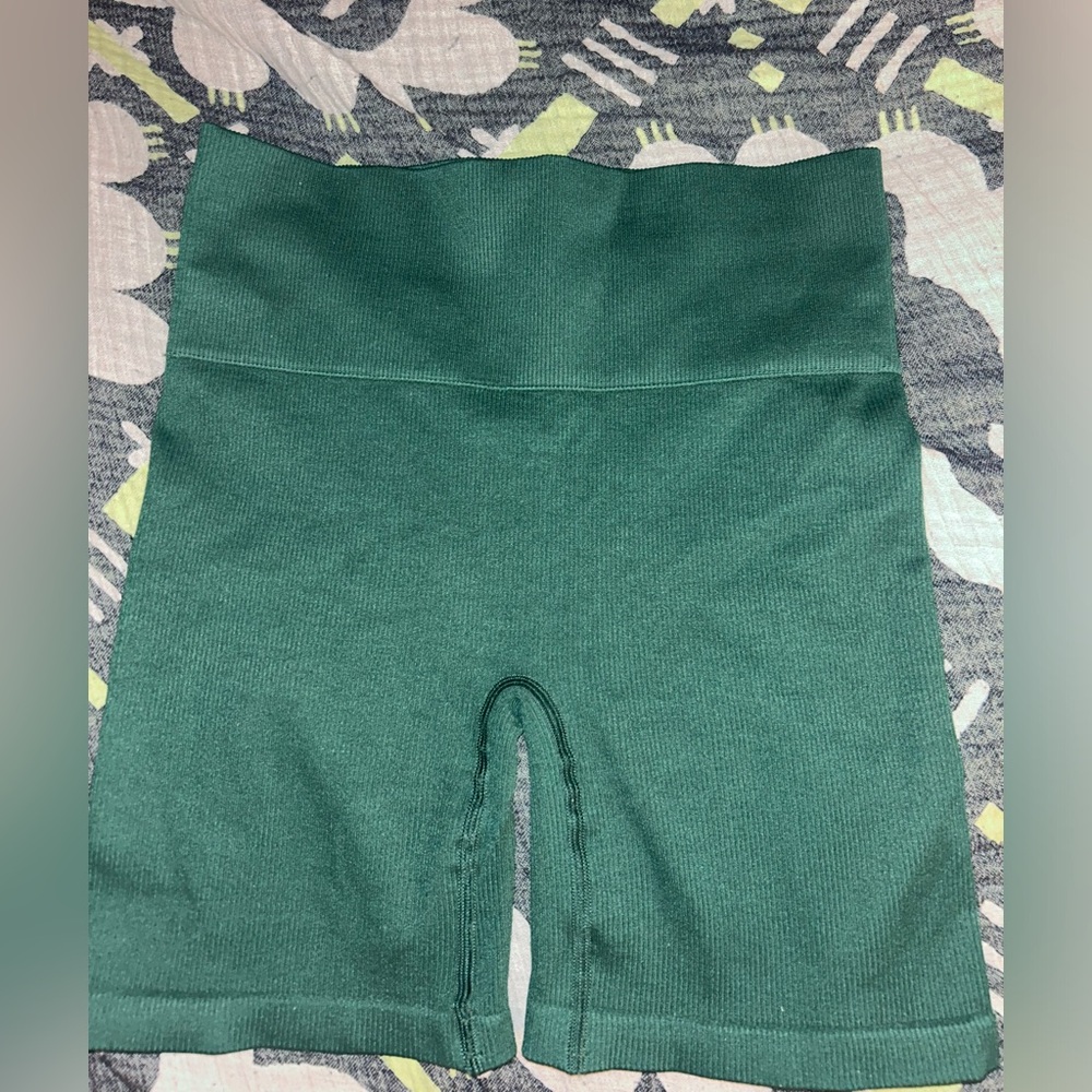 TNA SEAMLESS WORKOUT SHORTS